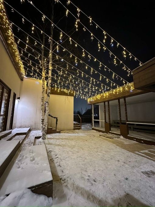 Территория На Пихте с вечерней иллюминацией